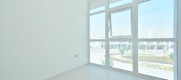 3 bedrooms Villa in Dubai, UAE No. 469 3