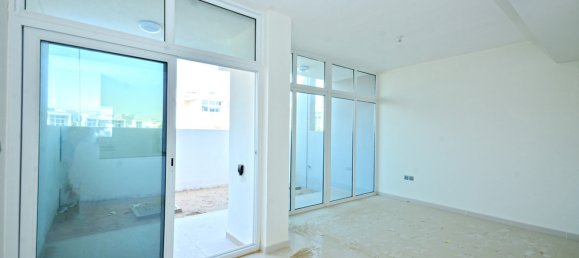 3 bedrooms Villa in Dubai, UAE No. 469 15