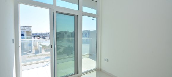 3 bedrooms Villa in Dubai, UAE No. 469 11