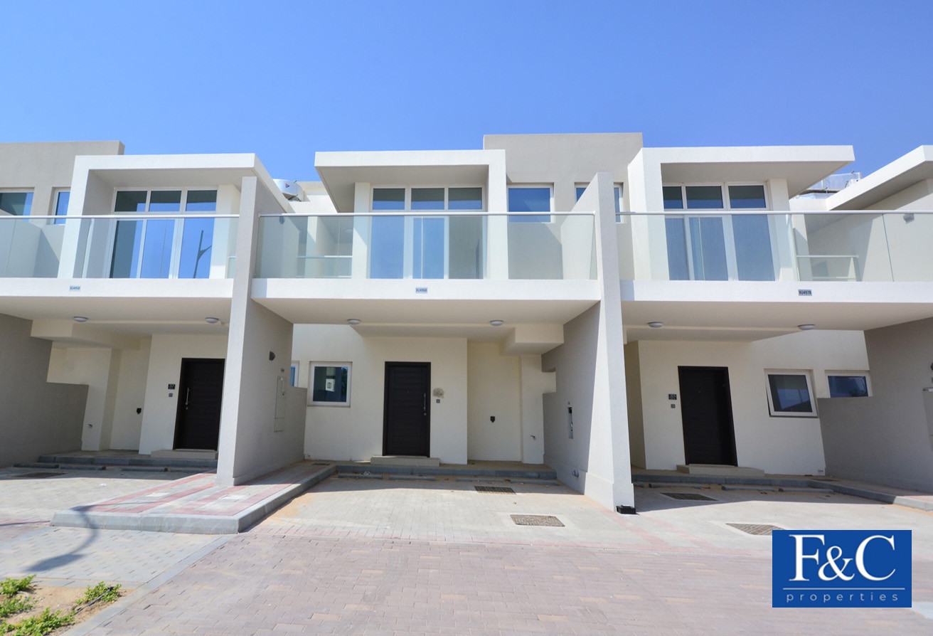 3 bedrooms Villa in Dubai, UAE No. 469