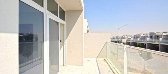 3 bedrooms Villa in Dubai, UAE No. 469 13