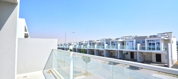 3 bedrooms Villa in Dubai, UAE No. 469 17