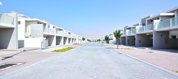 3 bedrooms Villa in Dubai, UAE No. 469 16