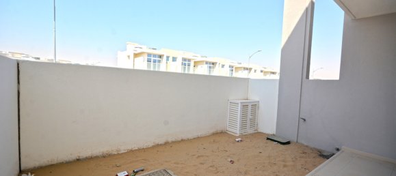 3 bedrooms Villa in Dubai, UAE No. 469 14
