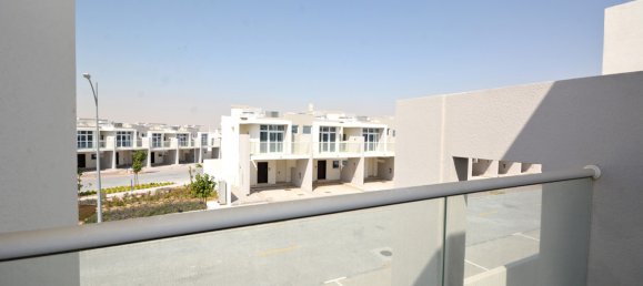 3 bedrooms Villa in Dubai, UAE No. 469 18
