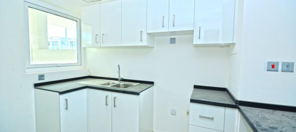 3 bedrooms Villa in Dubai, UAE No. 469 5