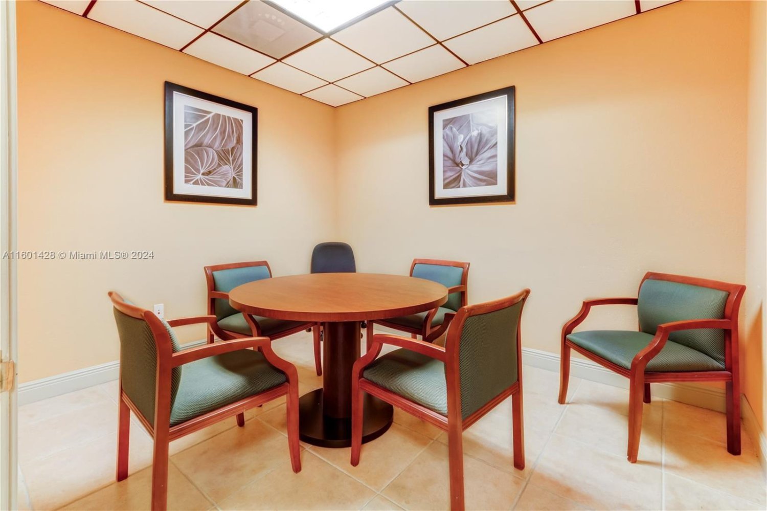 bureau à louer à Miami, Miami-Dade, Florida, USA № 613946
