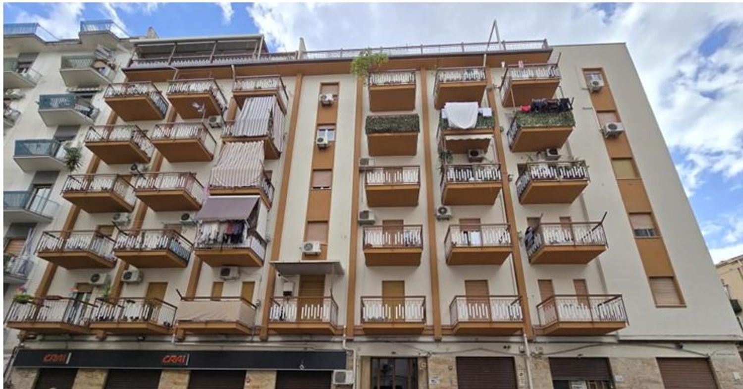 5 bedrooms Apartment in Palermo, Italy No. 336819