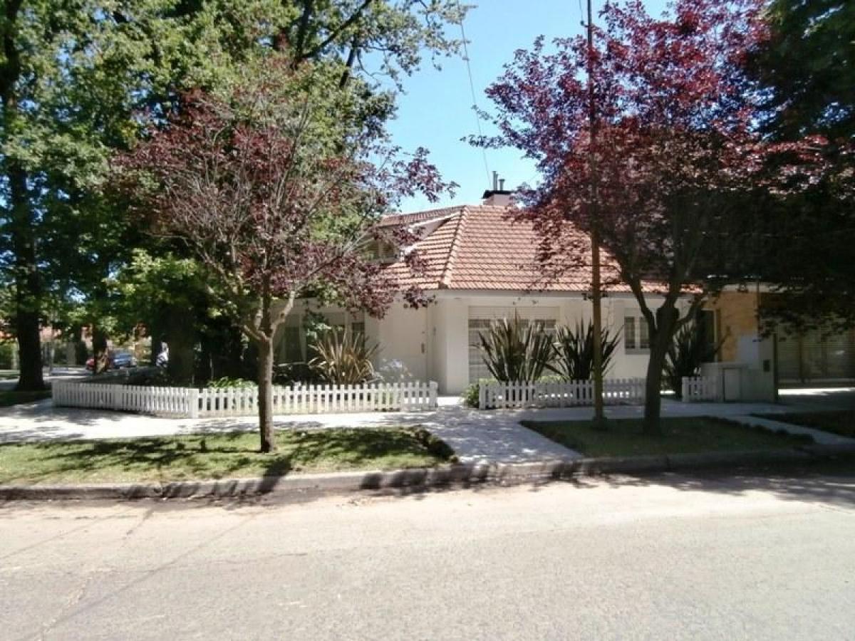 4 bedrooms House in Mar del Plata, Argentina No. 103059