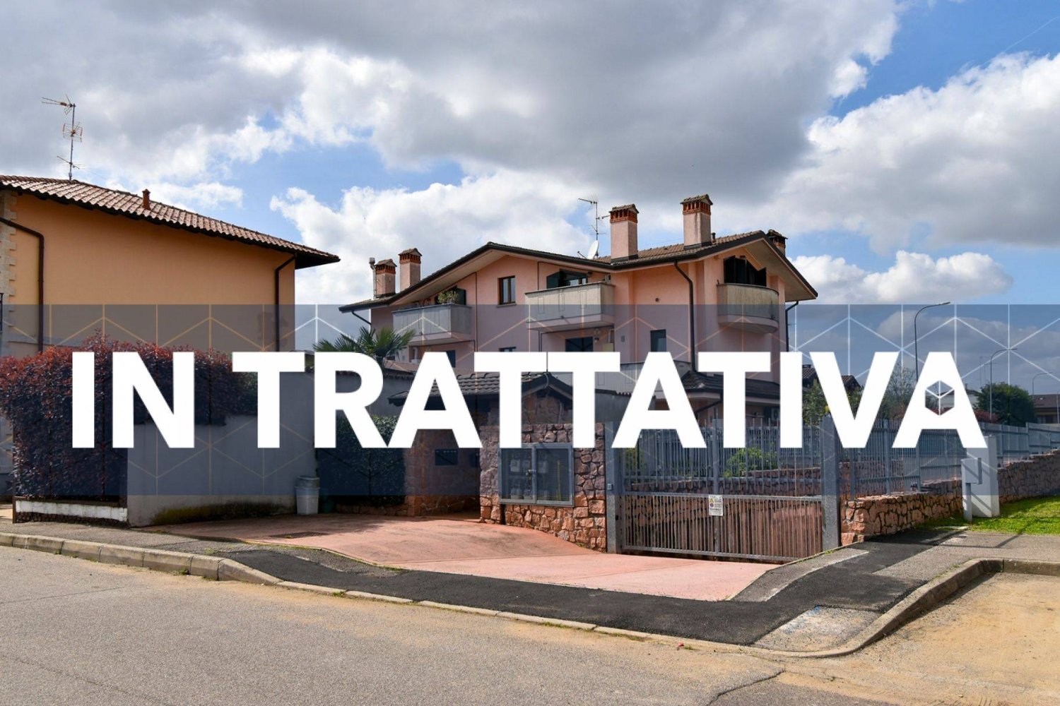 3غرفة شقة في Parabiago, Italy رقم 32777