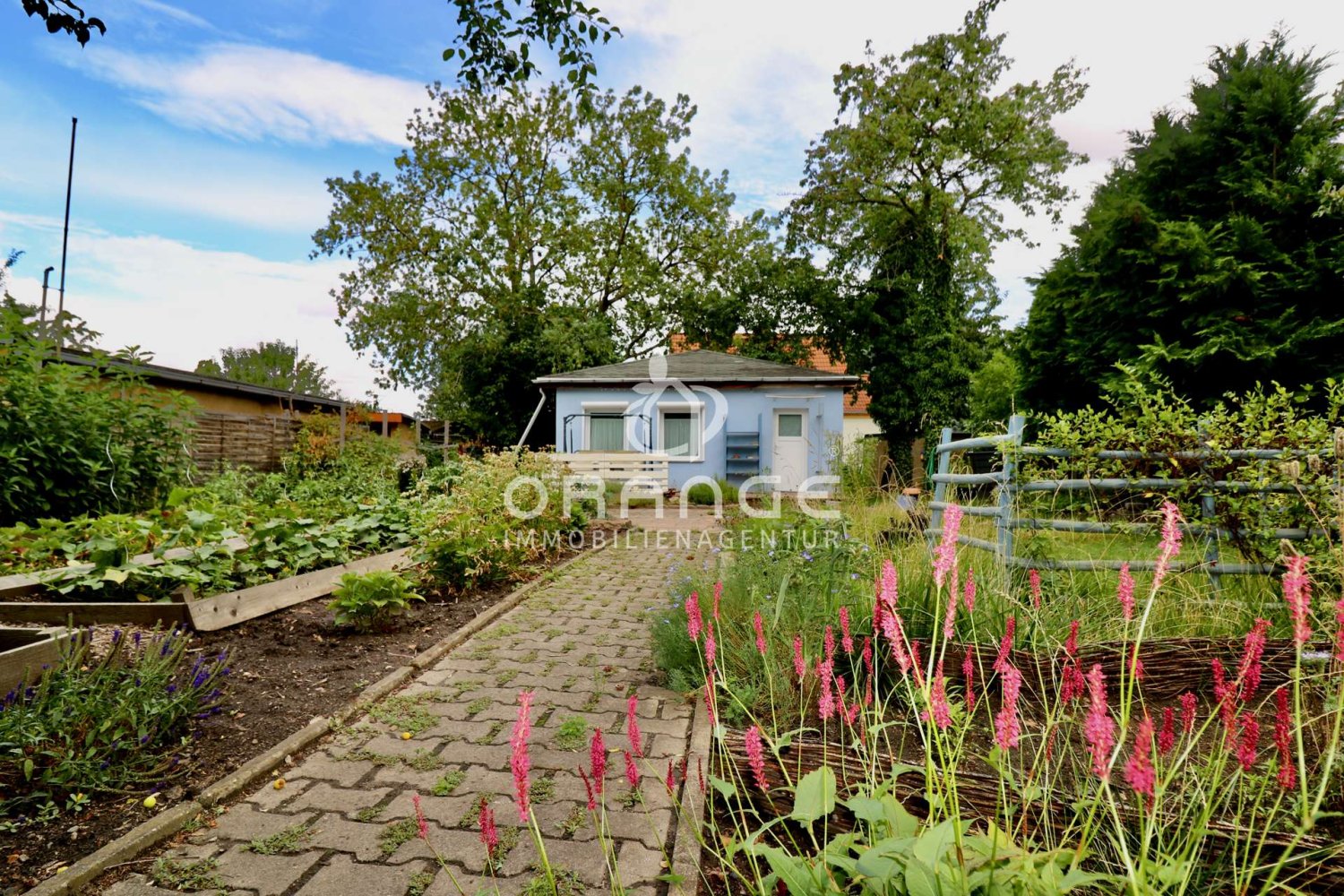 Bungalow de 1 dormitorio en Halle, Germany No. 244379