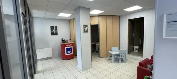 Gewerbliche Immobilie in Conches-en-Ouche, France 168m², Nr. 288939 4