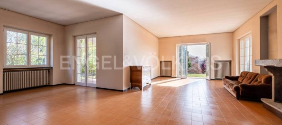 5 Schlafzimmer Villa in Varese, Italy, Nr. 126291 2