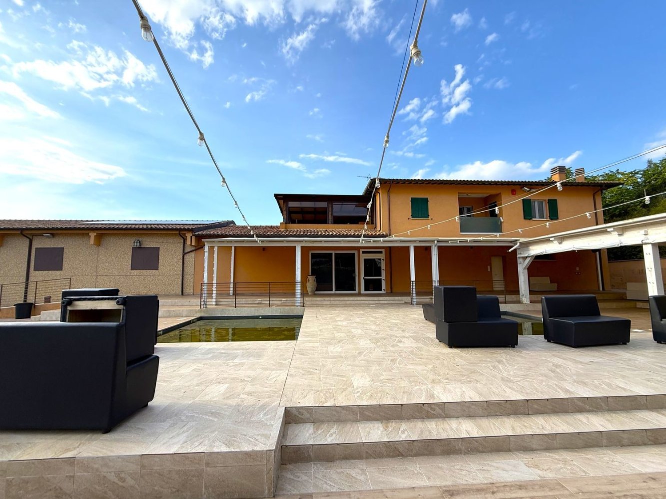 Propriété commerciale à Trevi, Italy 400m² No. 379740