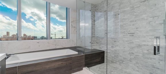 4 Schlafzimmer Gewerbliche Immobilien in Miami, USA, Nr. 615639 9