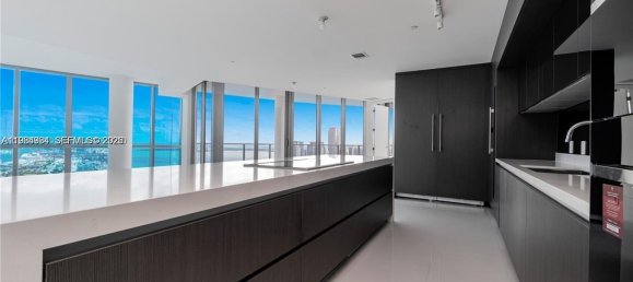 4 Schlafzimmer Gewerbliche Immobilien in Miami, USA, Nr. 615639 8
