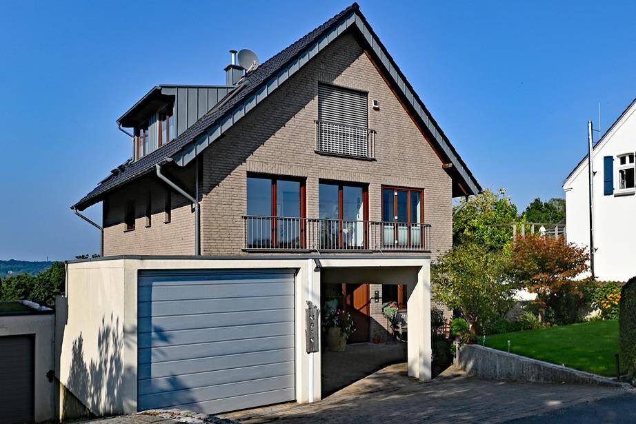 5 rooms House in Essen, Germany No. 14254