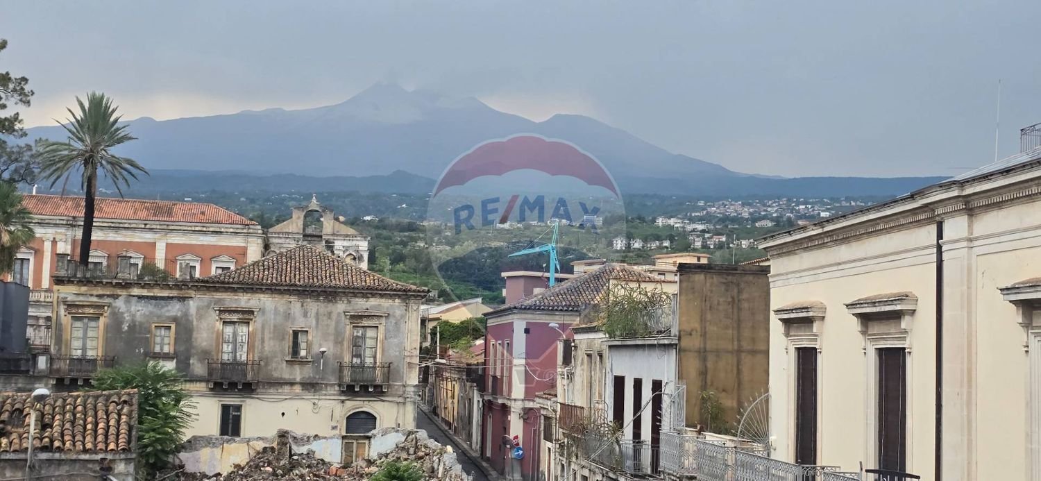 Casa de 8 dormitorios en Giarre, Italy No. 358104