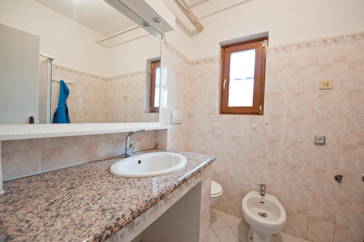 Замки и поместья с 10 комнатами в Рокка Приора, Италия № 132792