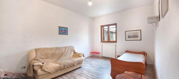 Замки и поместья с 10 комнатами в Рокка Приора, Италия № 132792 11