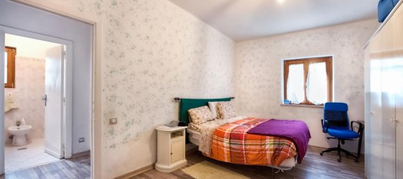 Замки и поместья с 10 комнатами в Рокка Приора, Италия № 132792 2