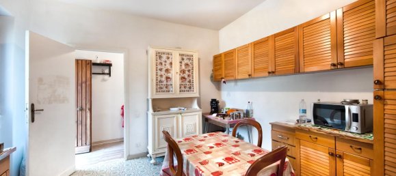 Замки и поместья с 10 комнатами в Рокка Приора, Италия № 132792 9