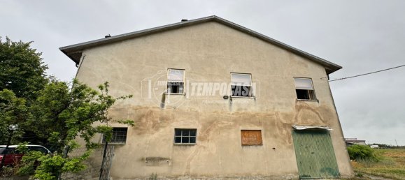 Дом с 4 комнатами в Мирандола, Италия № 258164 10