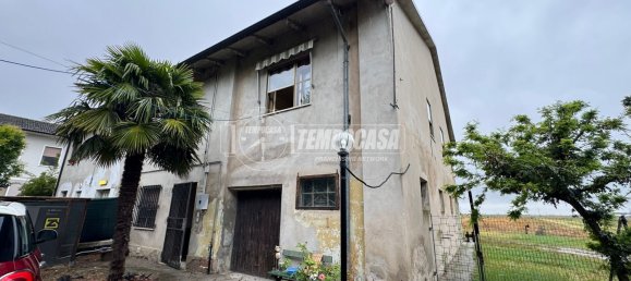 Дом с 4 комнатами в Мирандола, Италия № 258164 9