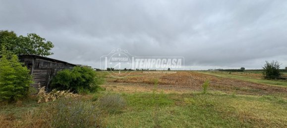 Дом с 4 комнатами в Мирандола, Италия № 258164 2