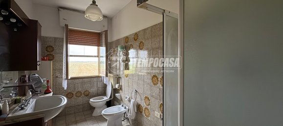 Дом с 4 комнатами в Мирандола, Италия № 258164 4