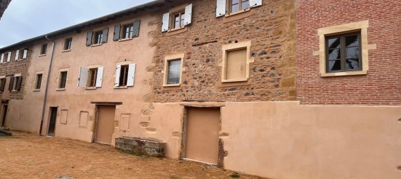 Apartamento de 3 habitaciónes en Sain-Bel, France No. 297378 2