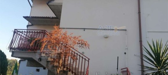 5 rooms Apartment in Penne, Italy No. 186506 12