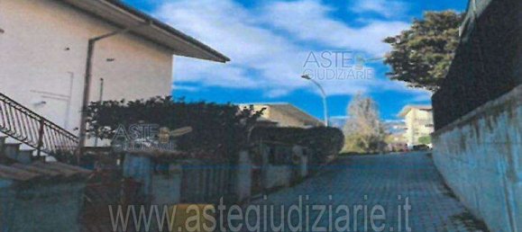 5 rooms Apartment in Penne, Italy No. 186506 15