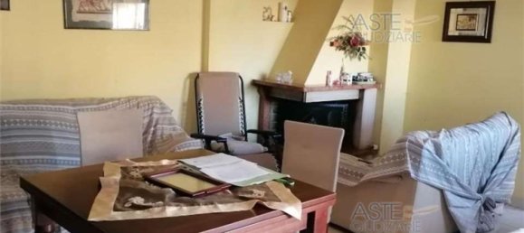 5 rooms Apartment in Penne, Italy No. 186506 3