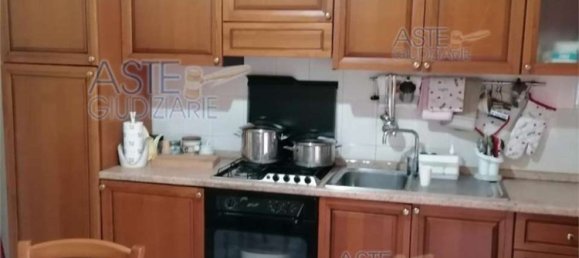 5 rooms Apartment in Penne, Italy No. 186506 2