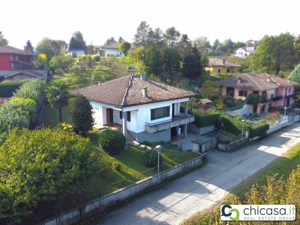 Villa de 4 habitaciónes en Roddi, Italy No. 38107