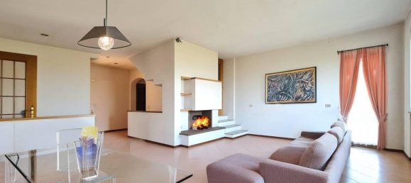 Villa de 4 habitaciónes en Roddi, Italy No. 38107 5