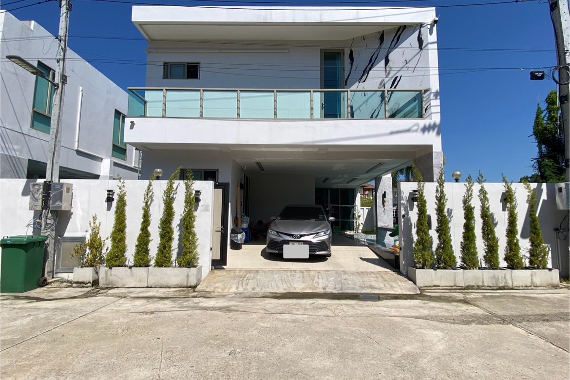 4 bedrooms House in Chiang Mai, Thailand No. 27081