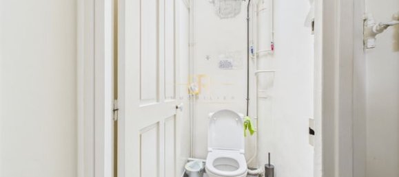 Studio in Paris, France No. 311610 11