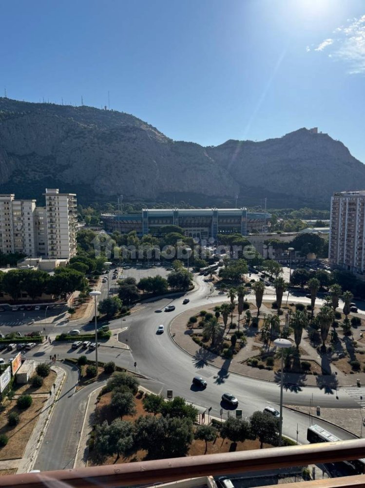 3 bedrooms Apartment in Palermo, Italy No. 271056