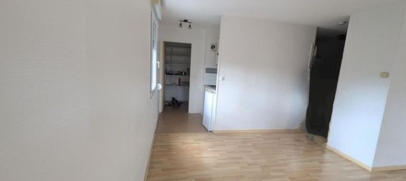 Estudio en Bourg-en-Bresse, France No. 308236 3