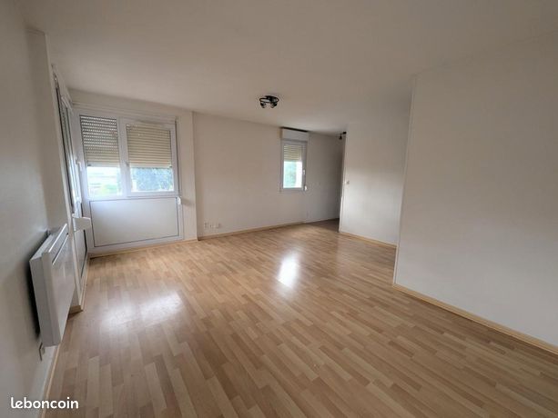 Estudio en Bourg-en-Bresse, France No. 308236