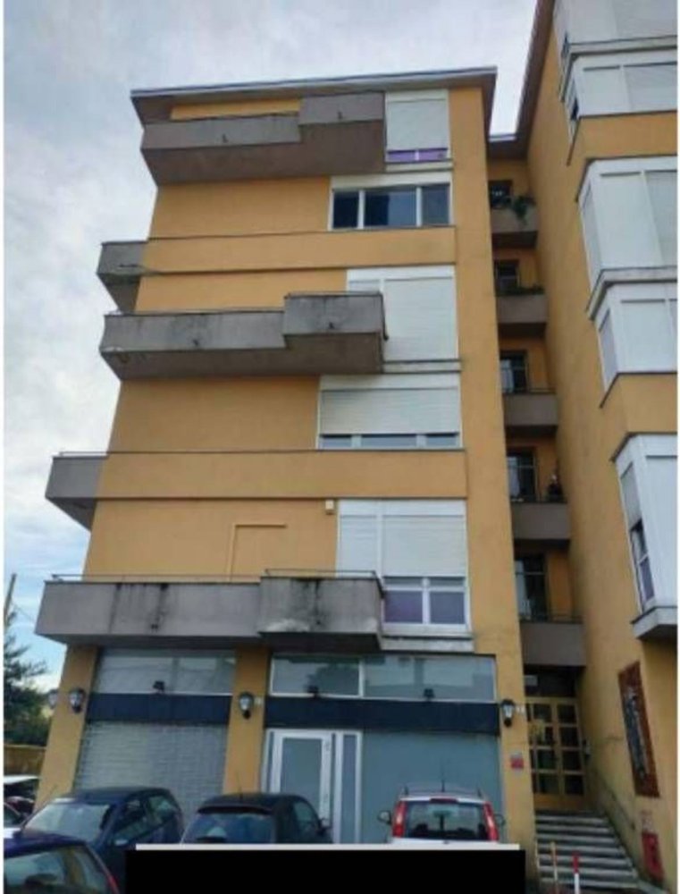 3غرفة شقة في Cardano al Campo, Italy رقم 5370