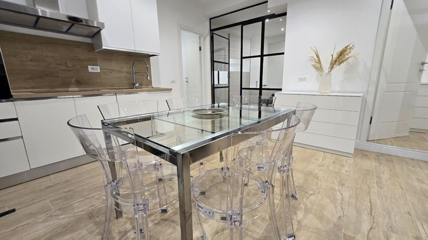 3 rooms Apartment in Milan, Italy No. 248563