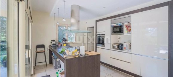 5 bedrooms Villa in Gex, France No. 191852 3