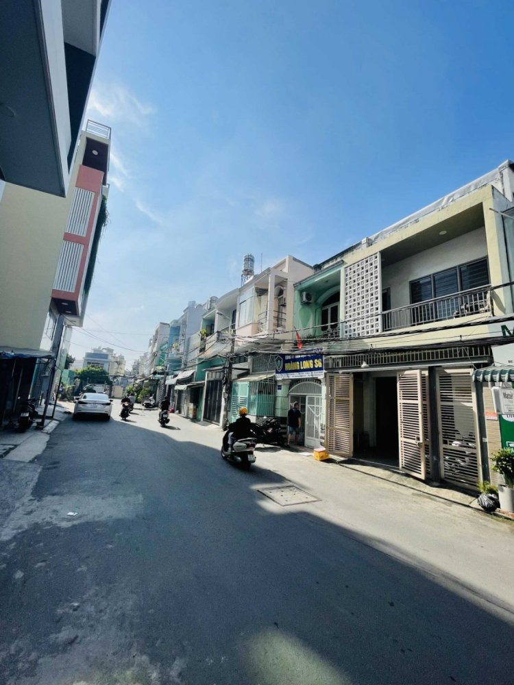 100m² Townhouse in District 7, Vietnam No. 15699