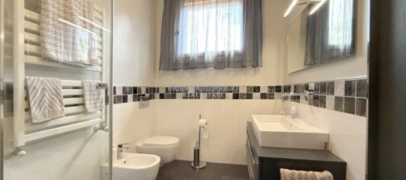 Квартира с 4 спальнями в Лезмо, Италия № 329719 23