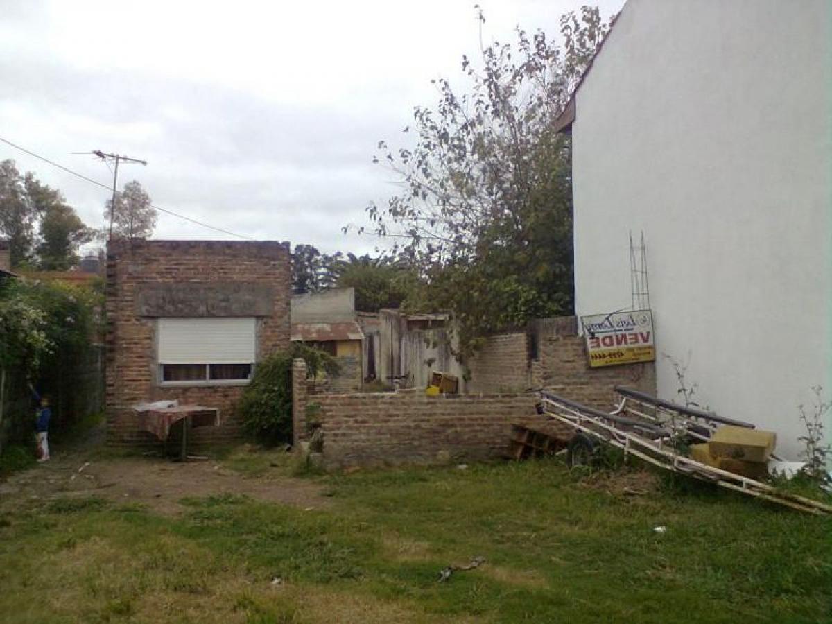 3 bedrooms House in Almirante Brown, Argentina No. 79651