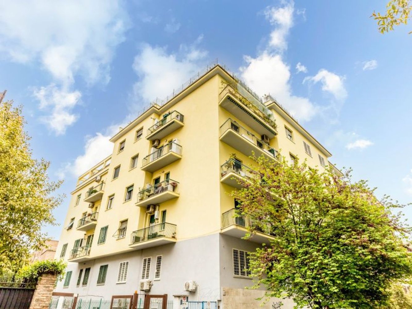 5 bedrooms Apartment in Rome, Italy No. 380328