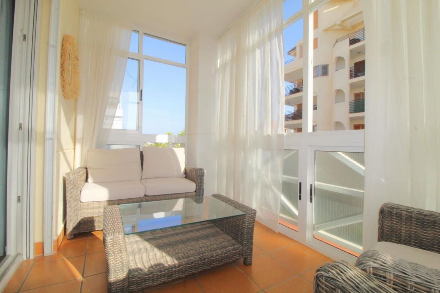 Apartamento de 3 dormitorios en Torrevieja, Spain No. 186387
